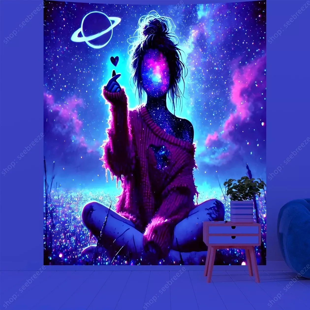 Tenture Murale "Rêve Galactique" : L'Œuvre Lumineuse qui s'Éveille à la Nuit Tombée.